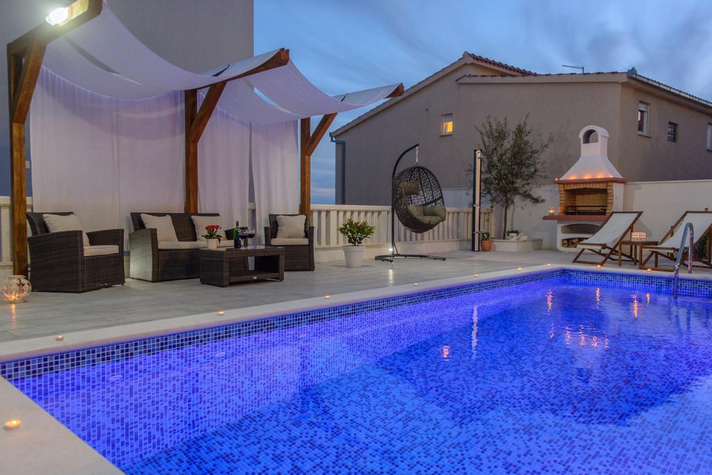 Apartments Villa Atlantis Traù Esterno foto
