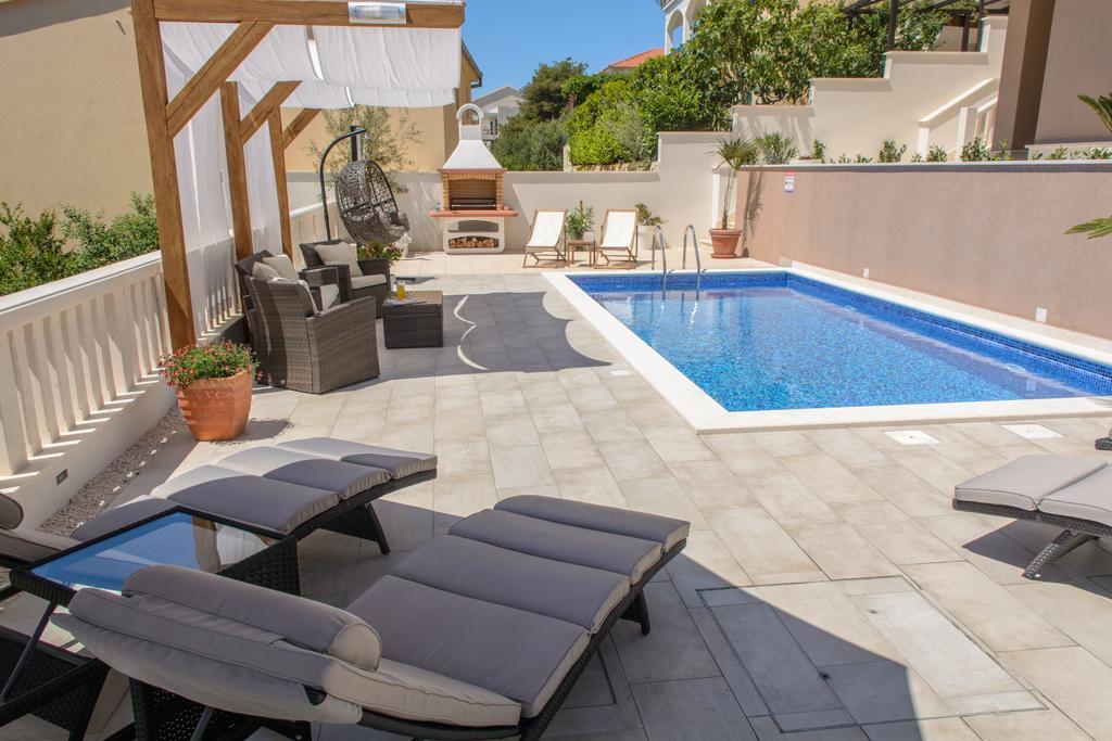 Apartments Villa Atlantis Traù Esterno foto