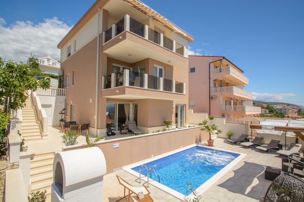 Apartments Villa Atlantis Traù Esterno foto