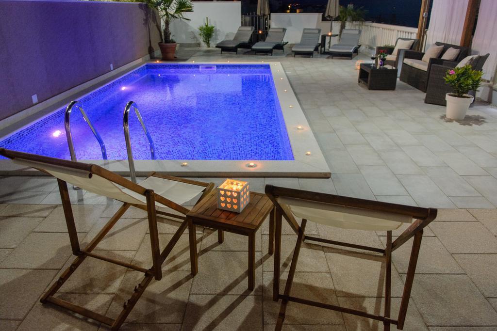 Apartments Villa Atlantis Traù Esterno foto