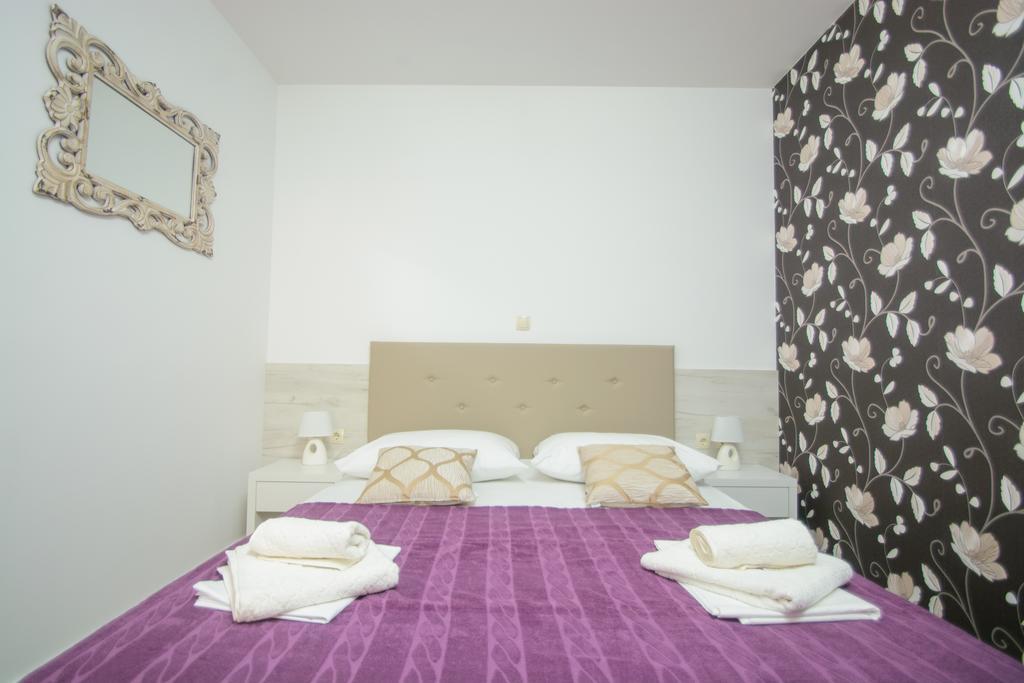 Apartments Villa Atlantis Traù Esterno foto