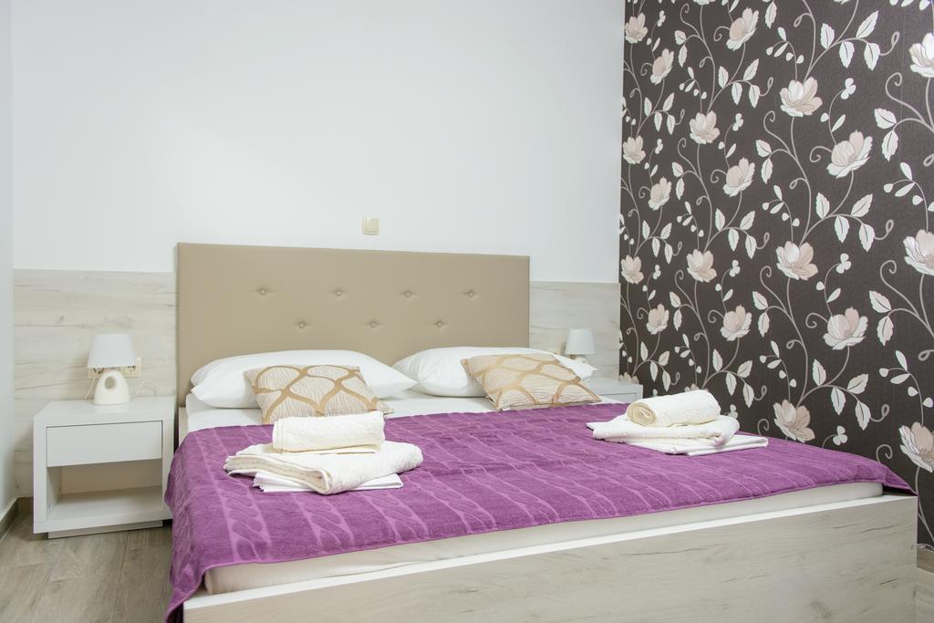 Apartments Villa Atlantis Traù Esterno foto