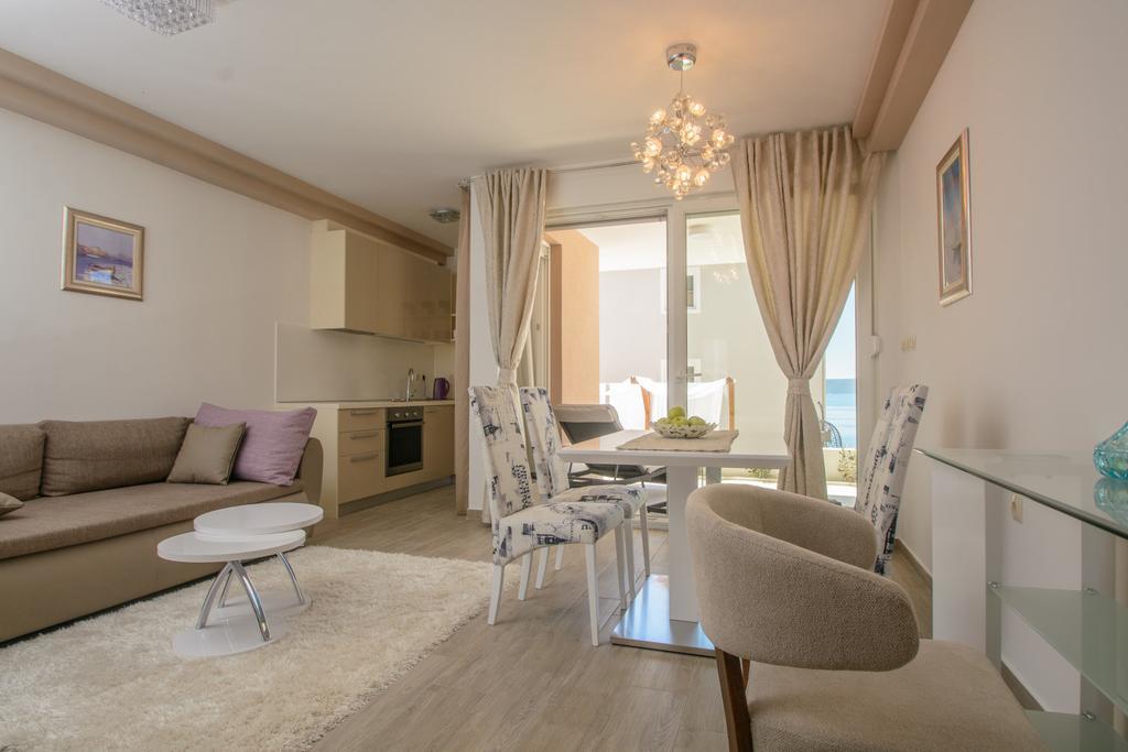 Apartments Villa Atlantis Traù Esterno foto