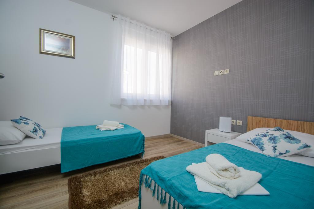Apartments Villa Atlantis Traù Esterno foto