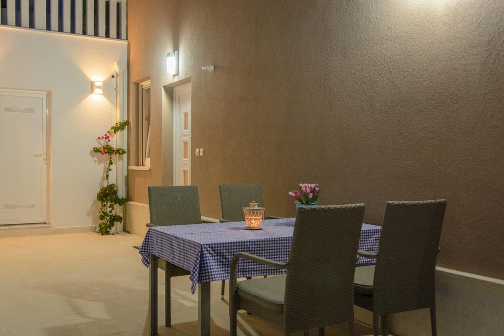 Apartments Villa Atlantis Traù Esterno foto