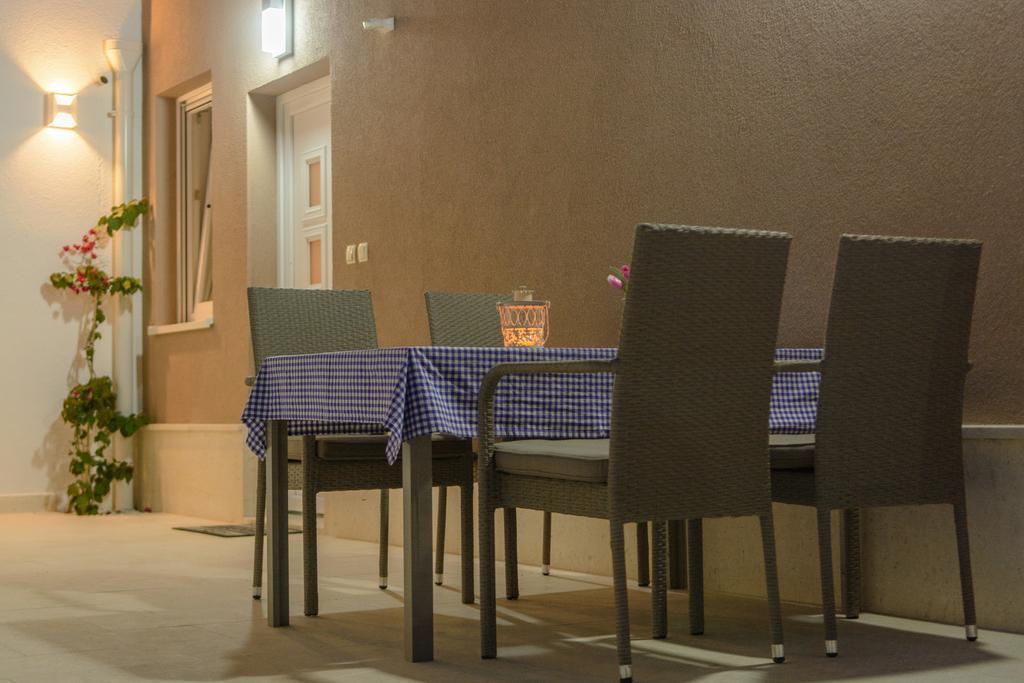 Apartments Villa Atlantis Traù Esterno foto