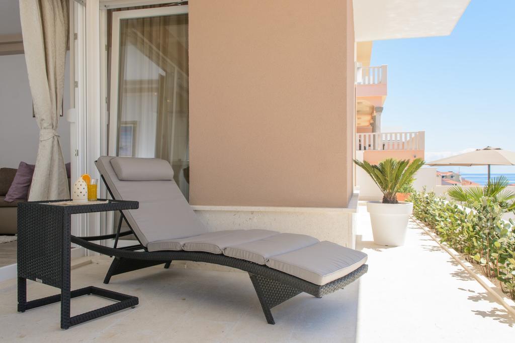 Apartments Villa Atlantis Traù Esterno foto